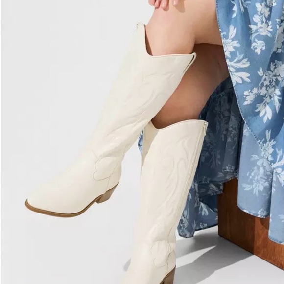 Torrid White Heeled Western Boots - Picture 2 of 3